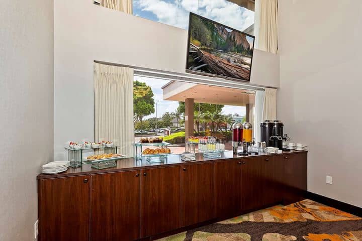 Breakfast area